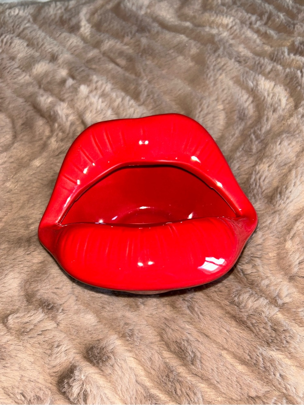 Ceramic Red Lip-Shaped Dish Decor